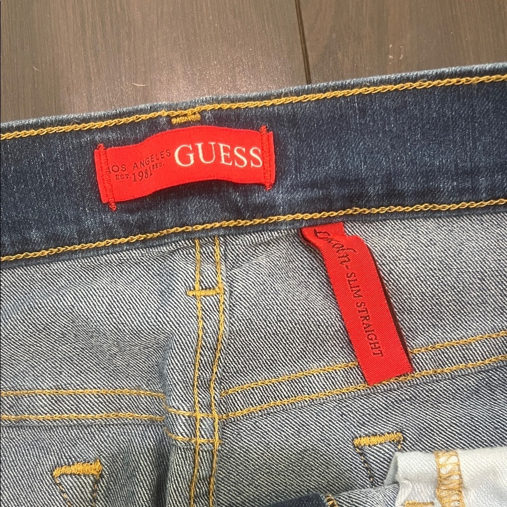 Guess Men's 33 x 30 Classic Blue Straight Jeans Like New - Picture 4 of 9